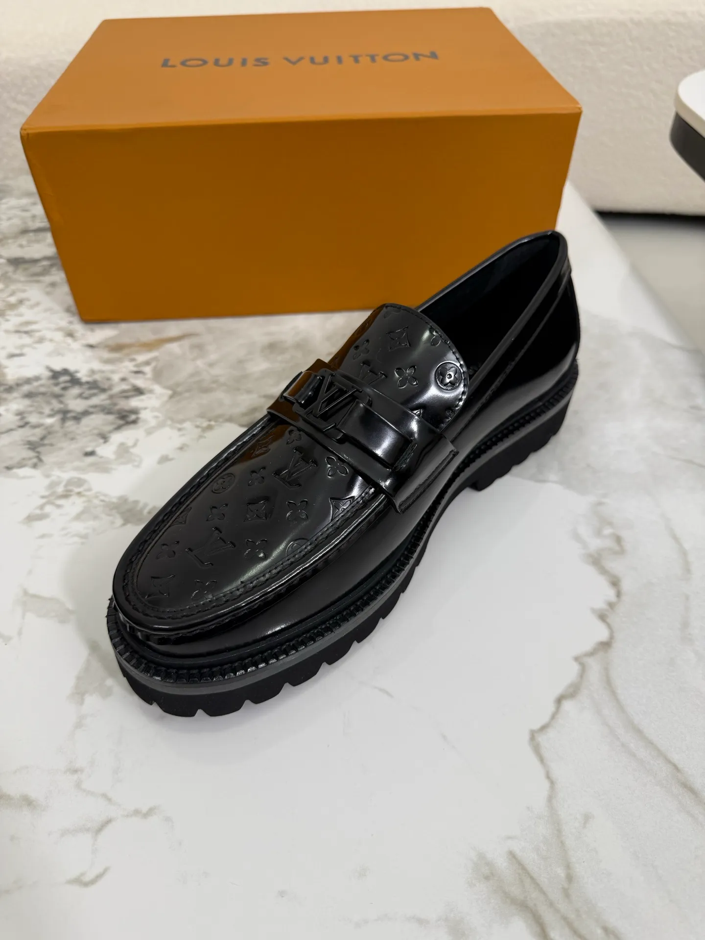 [L Family] Top P: 800💰 ▪️Size: 39-44 (38.45 custom-made) The top male god leather shoes Lv series are sold at the same time with original factory configuration, original cowhide fabric imported from Italy, soft and comfortable, imported water-dyed cow lining, soles: original ultra-light French foam outsole super comfortable, original factory with single goods 🔍🔍high quality, can be entered and exited at will, welcome to compare and synchronize.